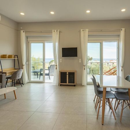 Blue Waves Luxury Suites By The Sea Plomari Eksteriør bilde