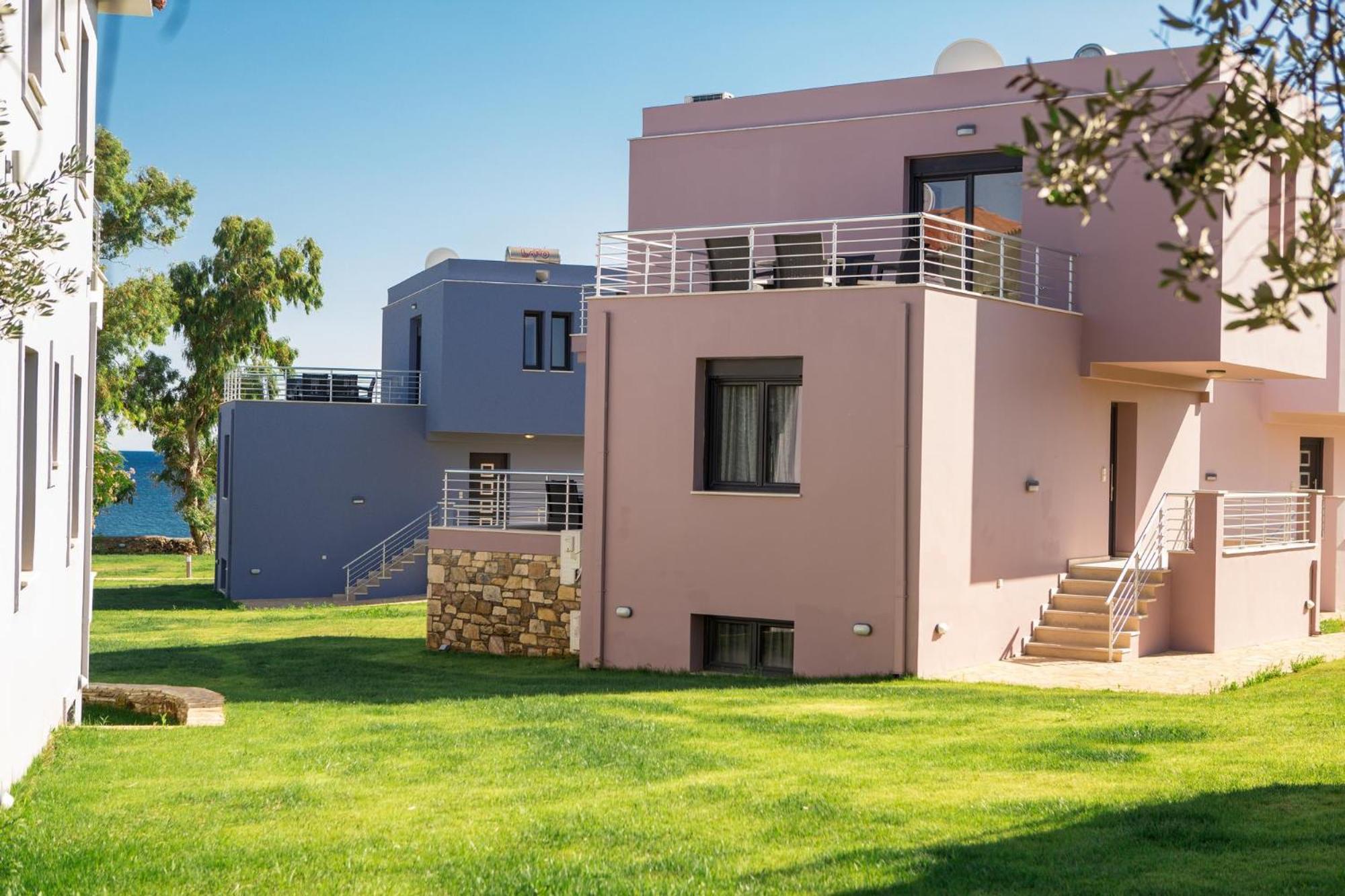 Blue Waves Luxury Suites By The Sea Plomari Eksteriør bilde