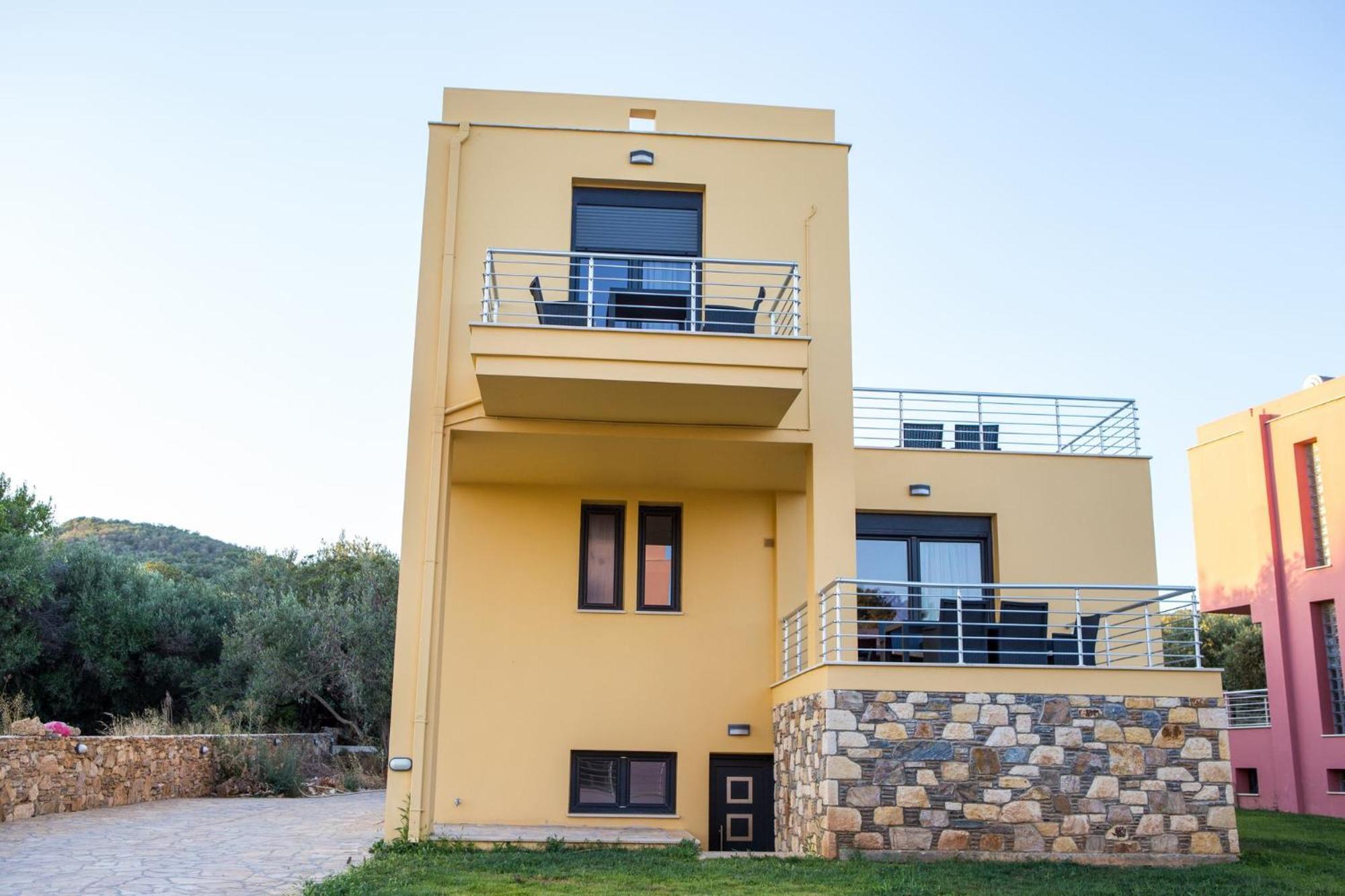Blue Waves Luxury Suites By The Sea Plomari Eksteriør bilde