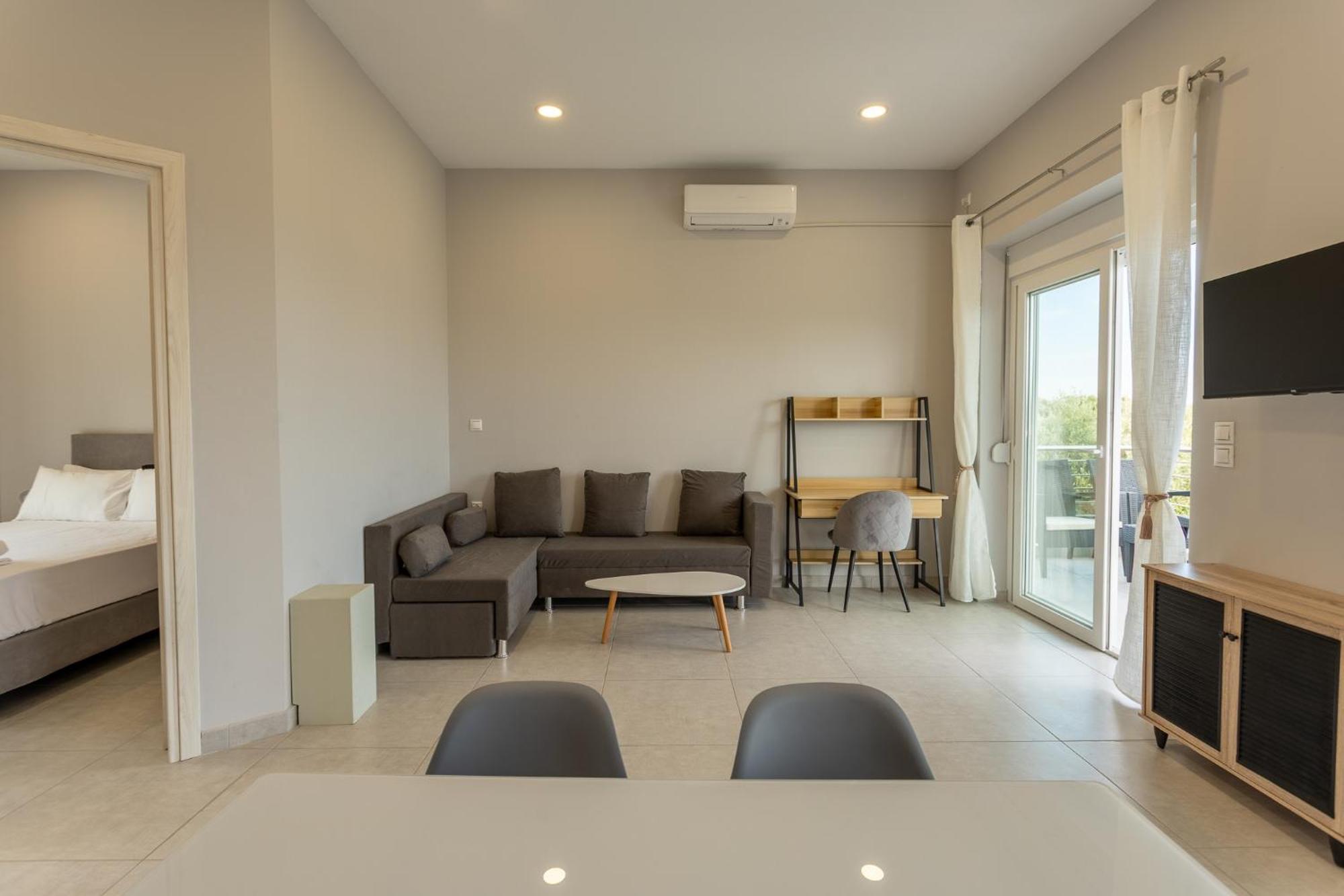 Blue Waves Luxury Suites By The Sea Plomari Eksteriør bilde