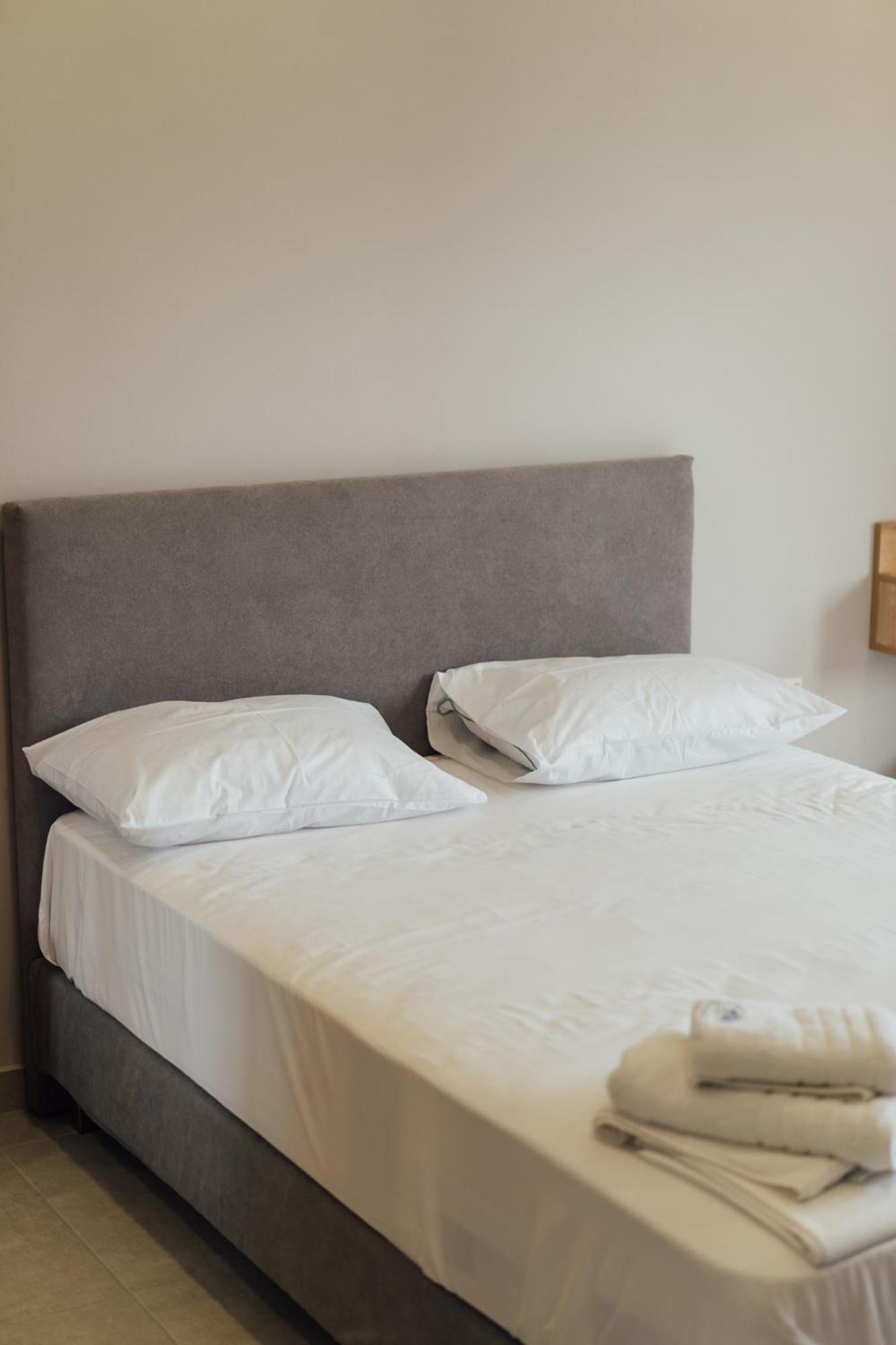 Blue Waves Luxury Suites By The Sea Plomari Eksteriør bilde