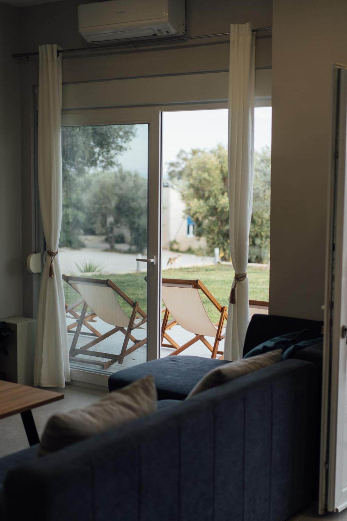 Blue Waves Luxury Suites By The Sea Plomari Eksteriør bilde