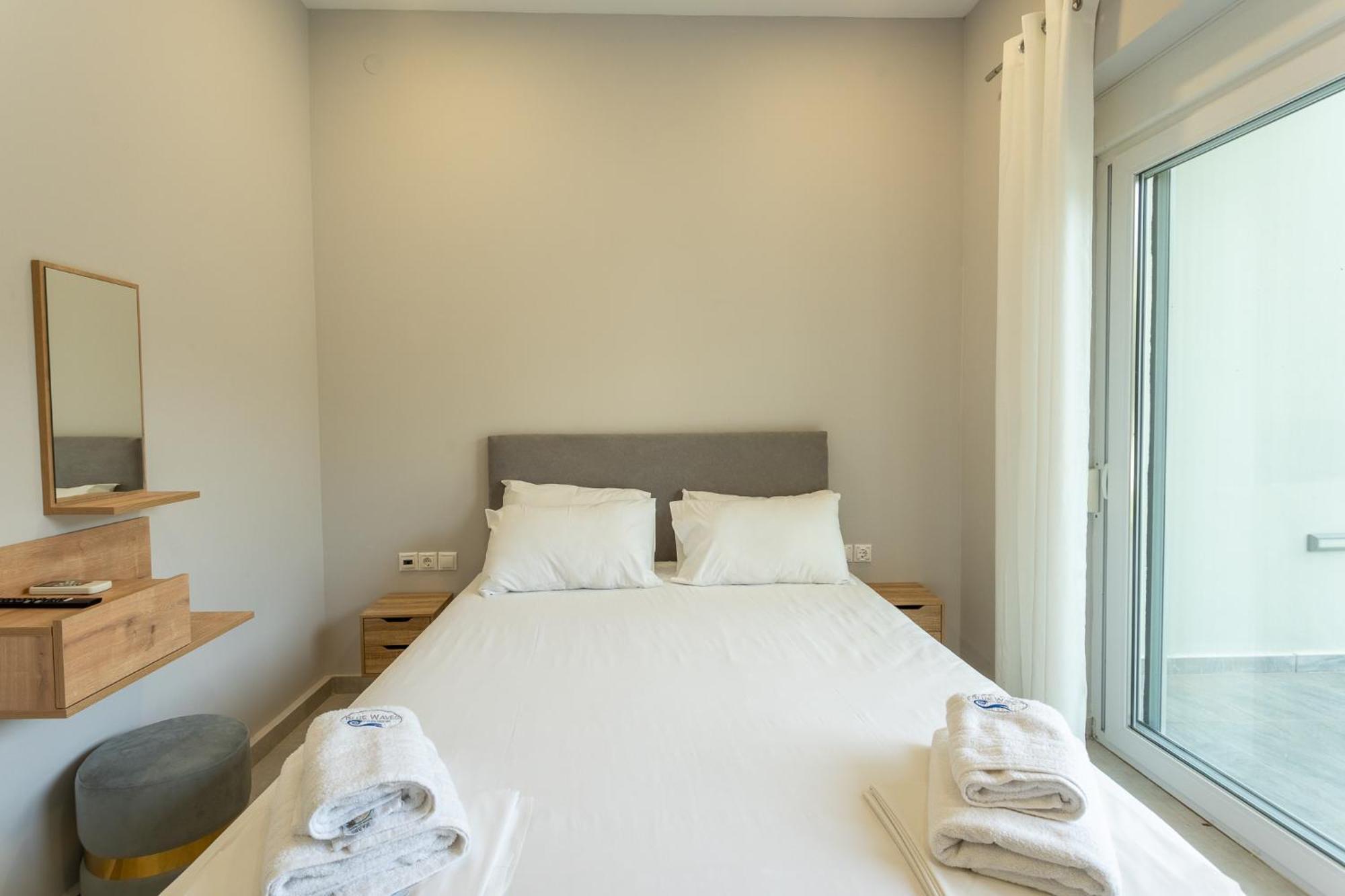 Blue Waves Luxury Suites By The Sea Plomari Eksteriør bilde