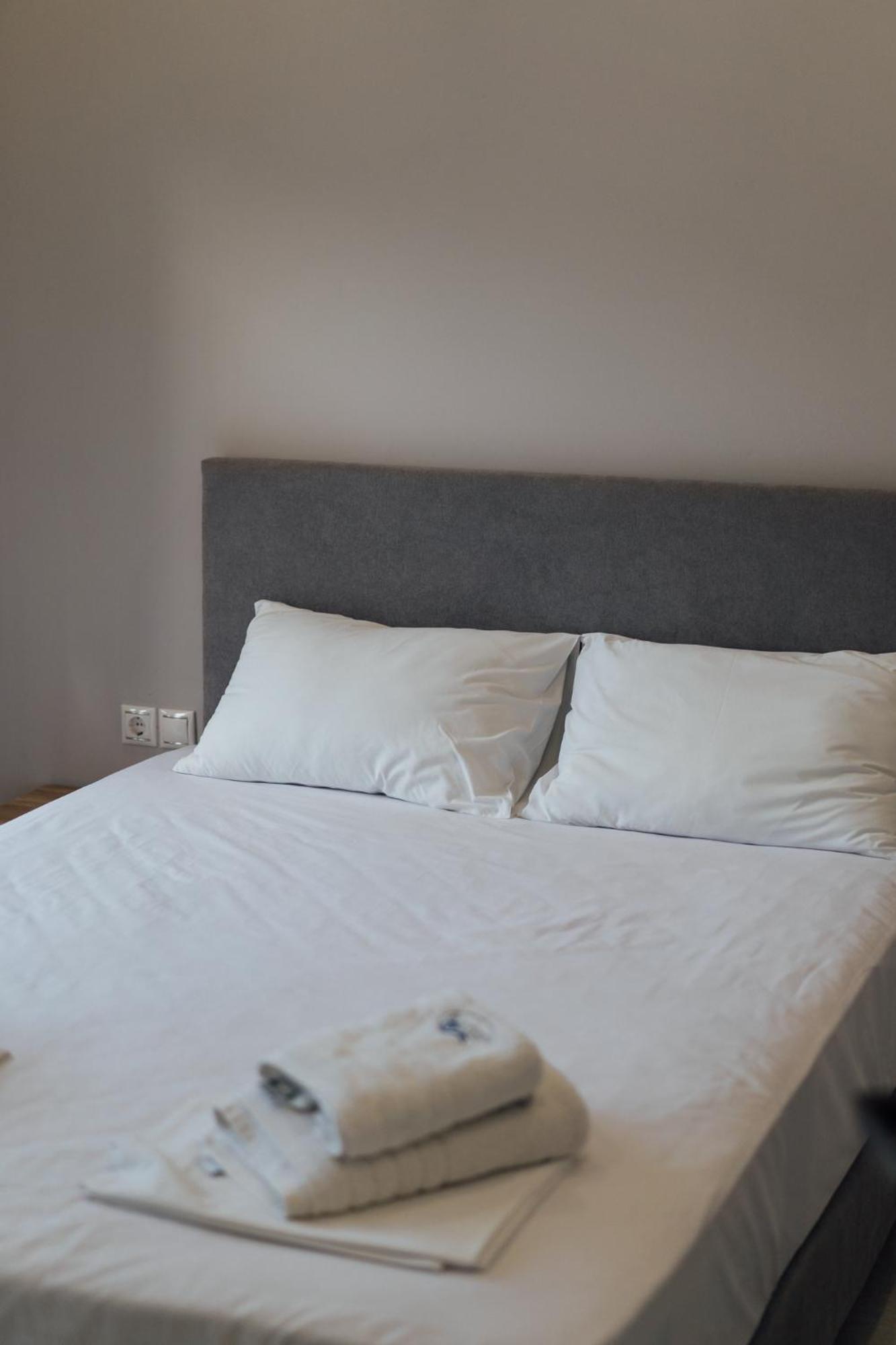 Blue Waves Luxury Suites By The Sea Plomari Eksteriør bilde