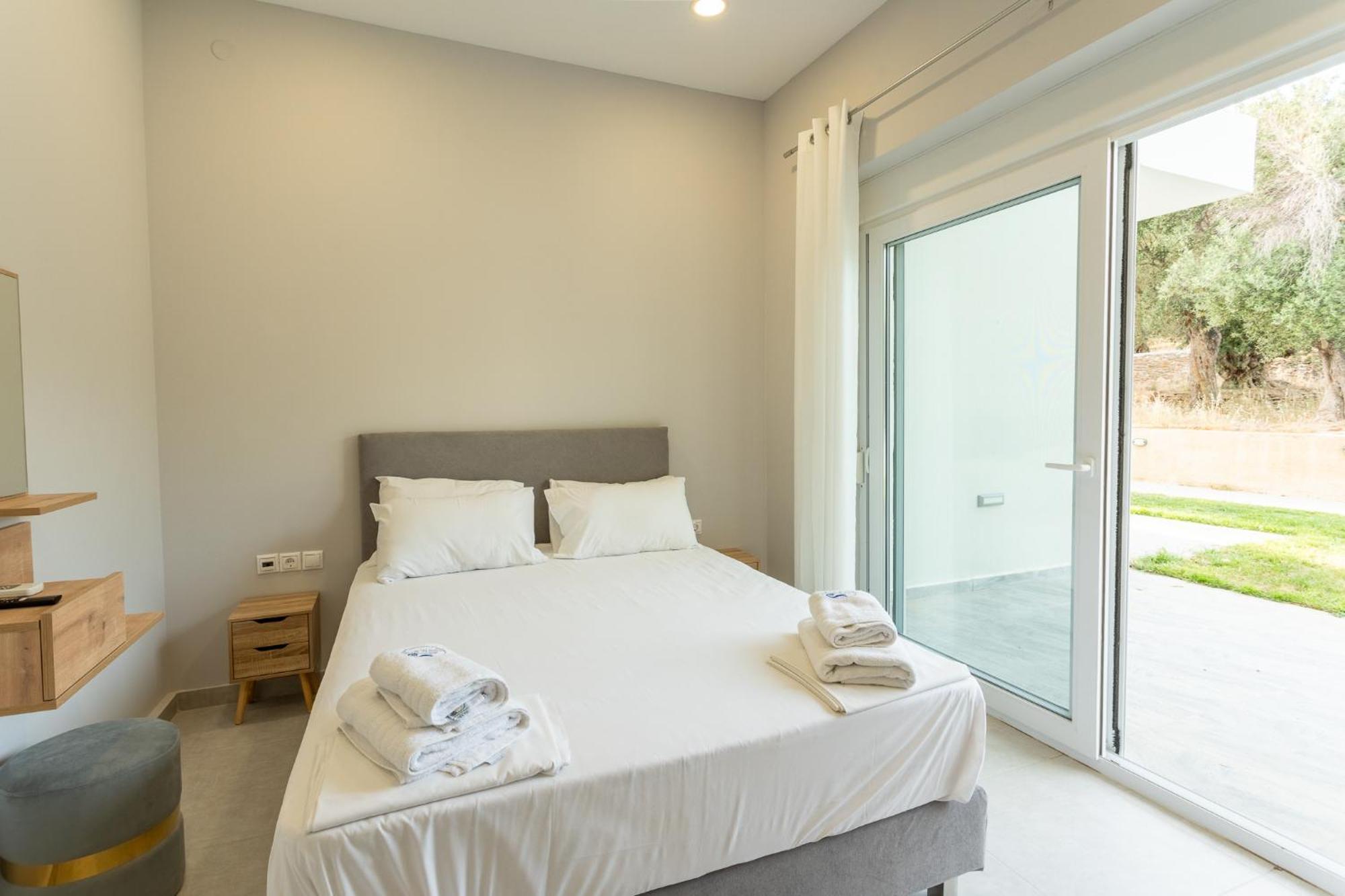 Blue Waves Luxury Suites By The Sea Plomari Eksteriør bilde