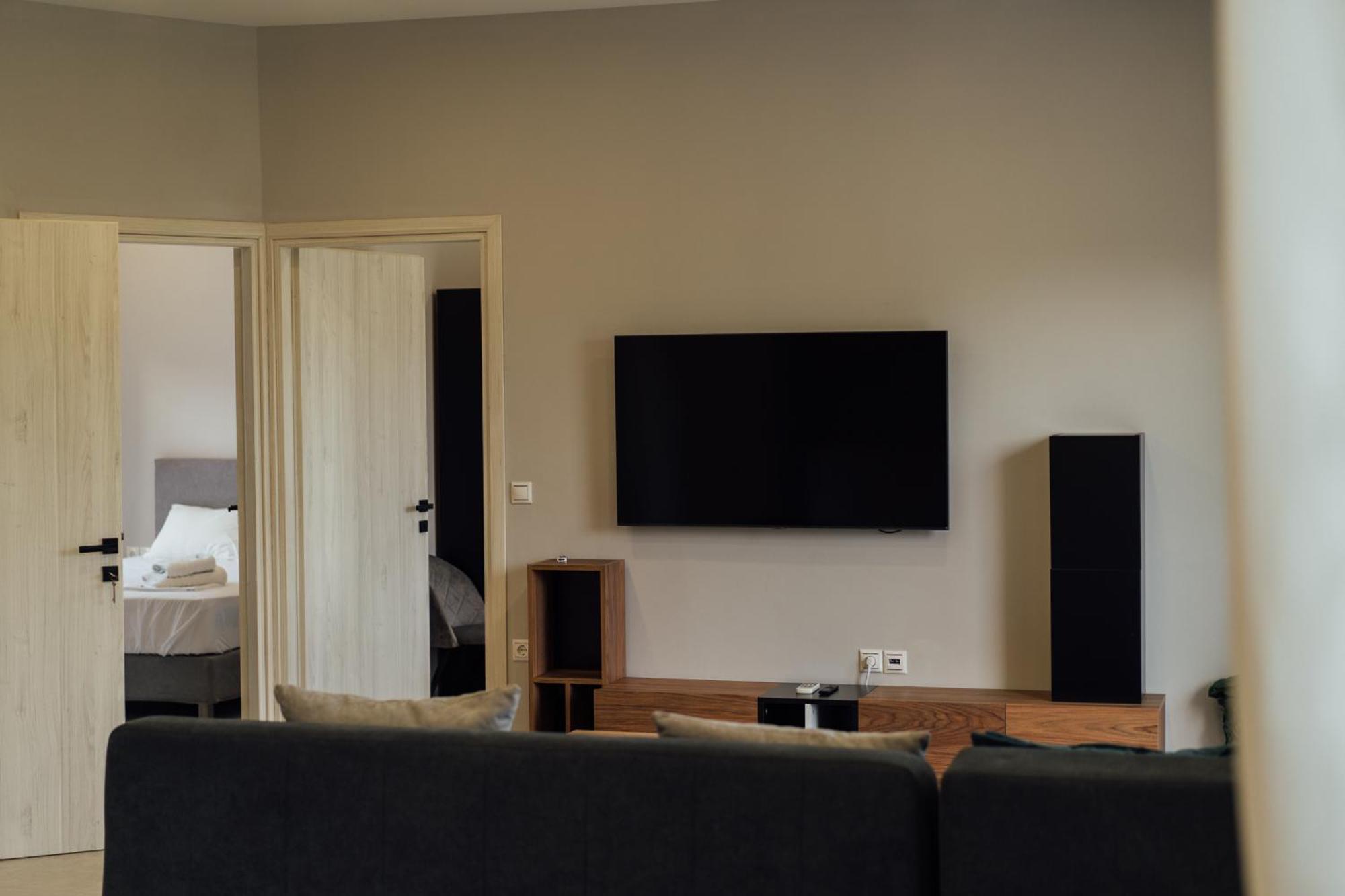 Blue Waves Luxury Suites By The Sea Plomari Eksteriør bilde