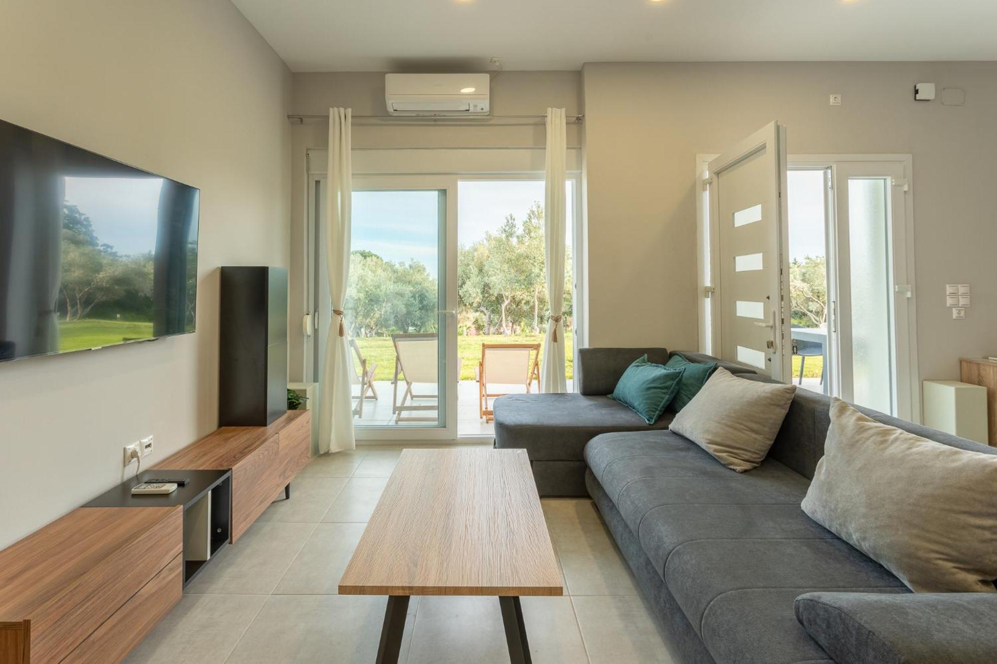 Blue Waves Luxury Suites By The Sea Plomari Eksteriør bilde