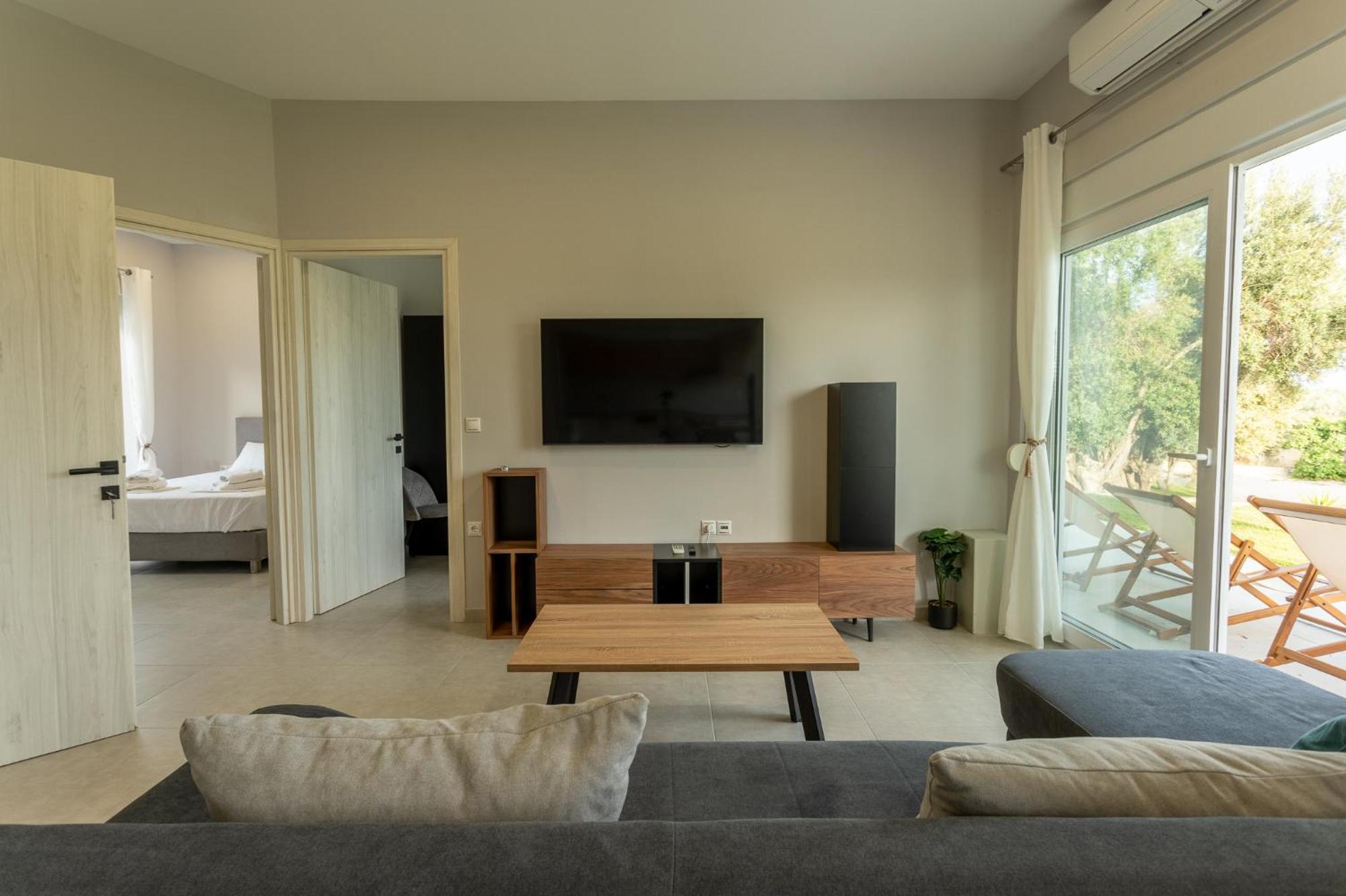 Blue Waves Luxury Suites By The Sea Plomari Eksteriør bilde
