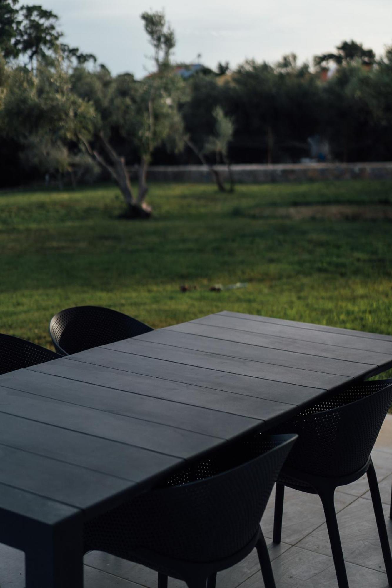 Blue Waves Luxury Suites By The Sea Plomari Eksteriør bilde