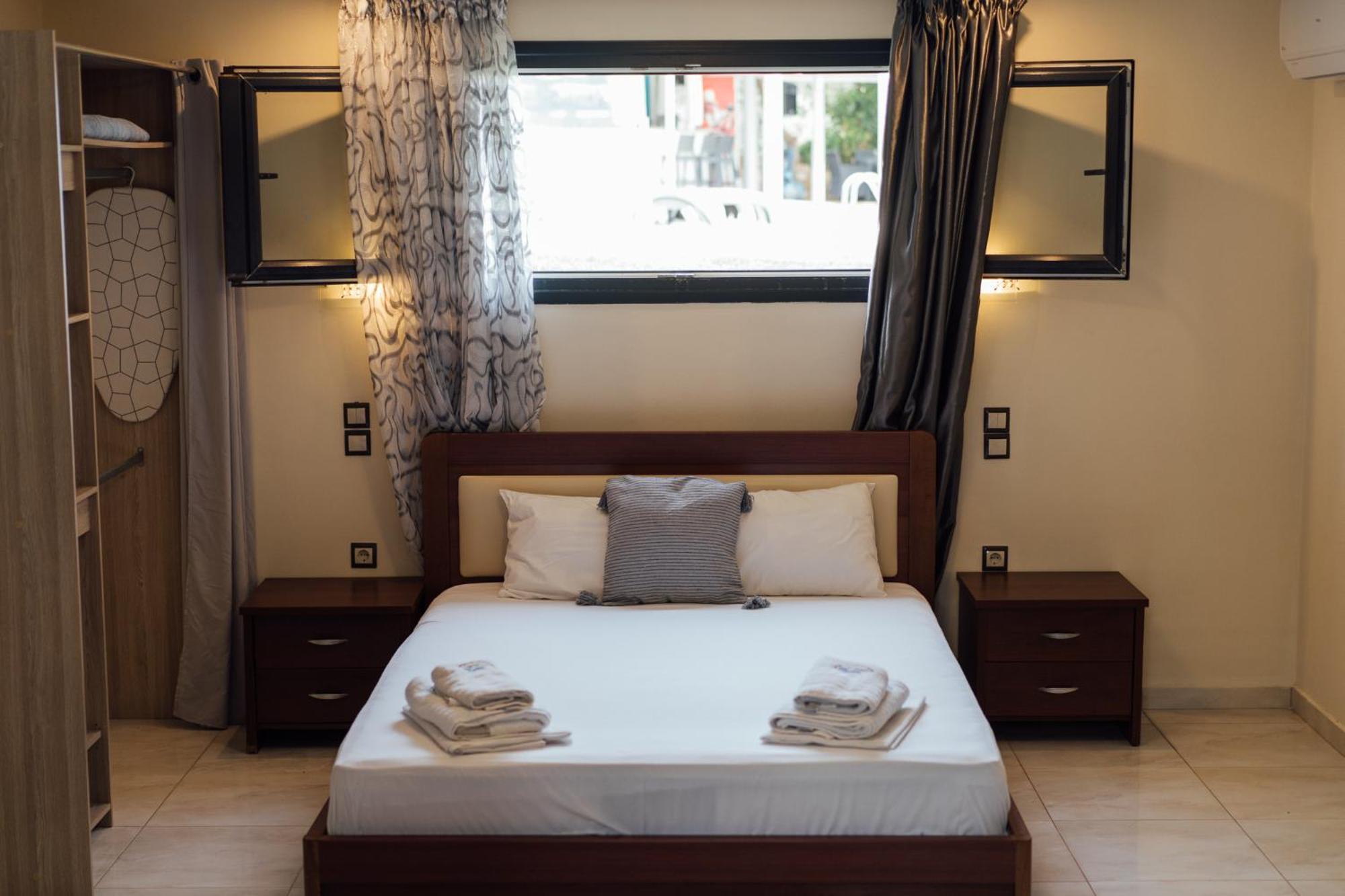Blue Waves Luxury Suites By The Sea Plomari Eksteriør bilde