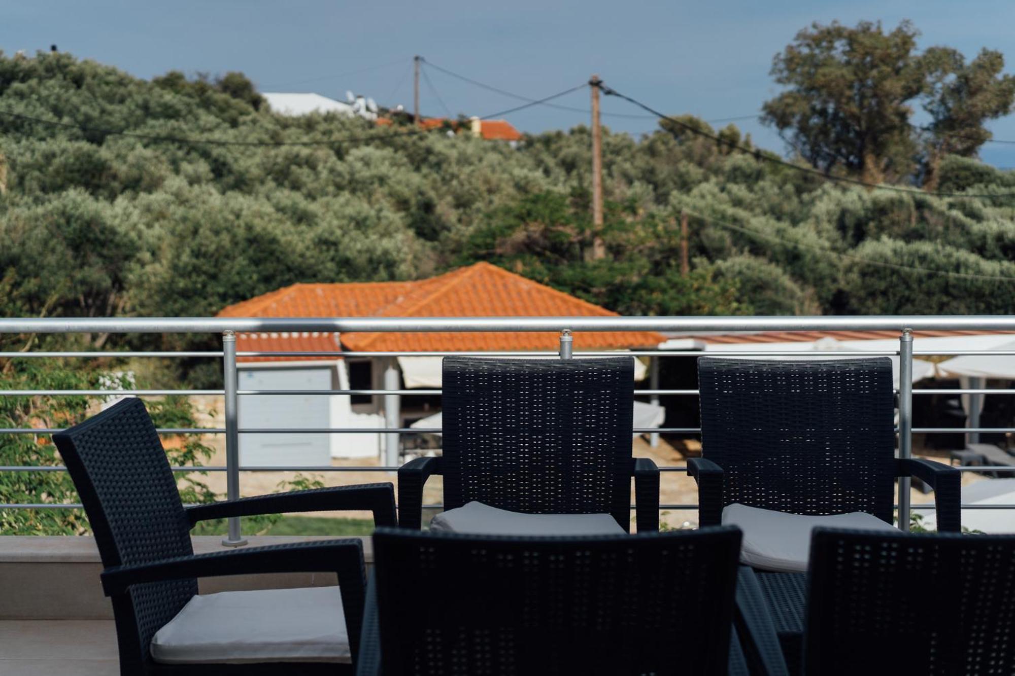 Blue Waves Luxury Suites By The Sea Plomari Eksteriør bilde