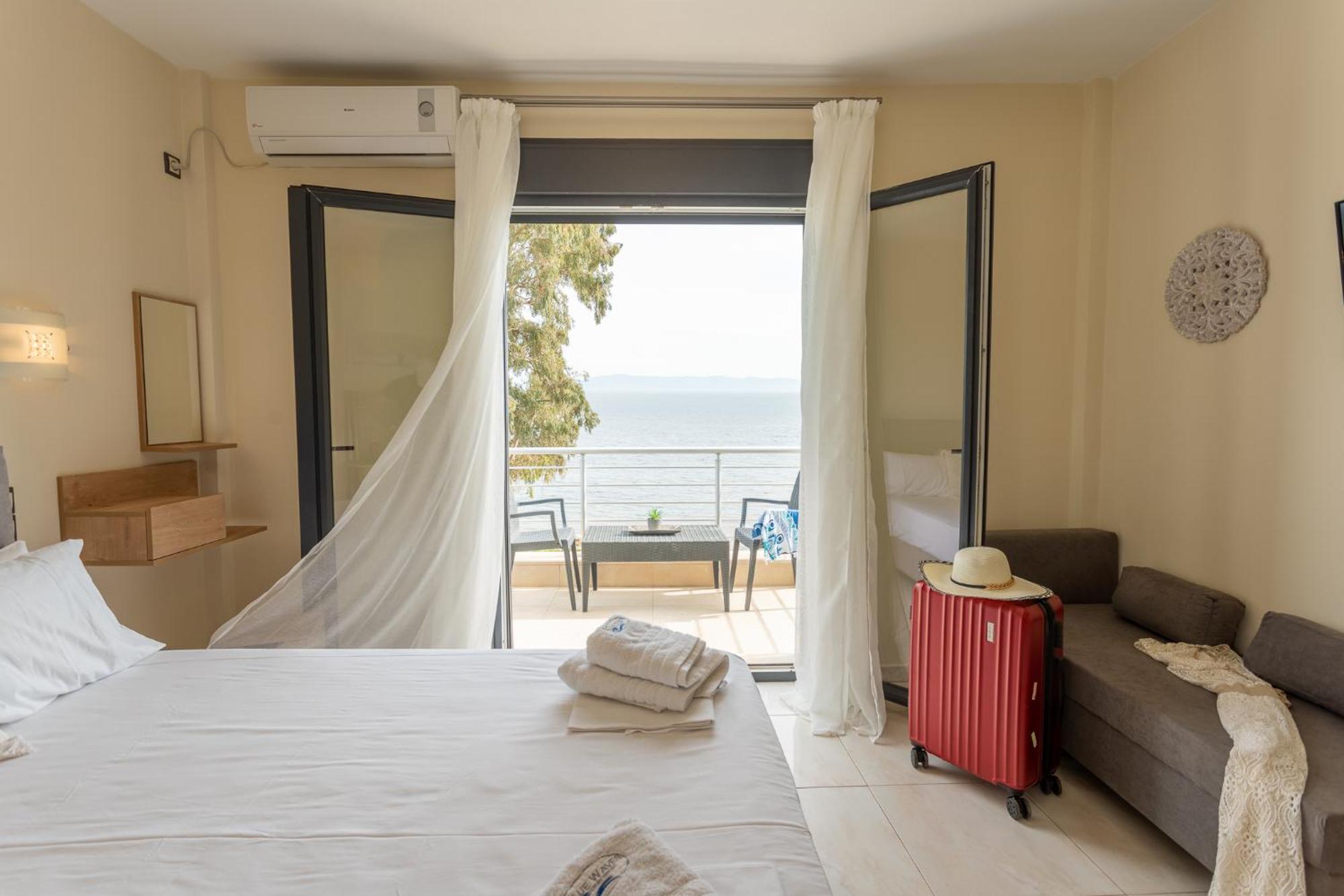 Blue Waves Luxury Suites By The Sea Plomari Eksteriør bilde