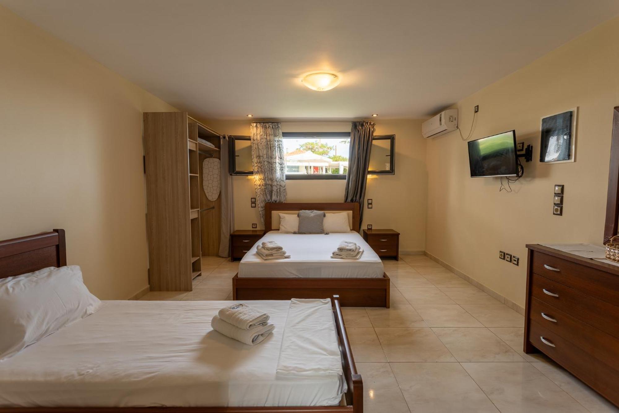 Blue Waves Luxury Suites By The Sea Plomari Eksteriør bilde
