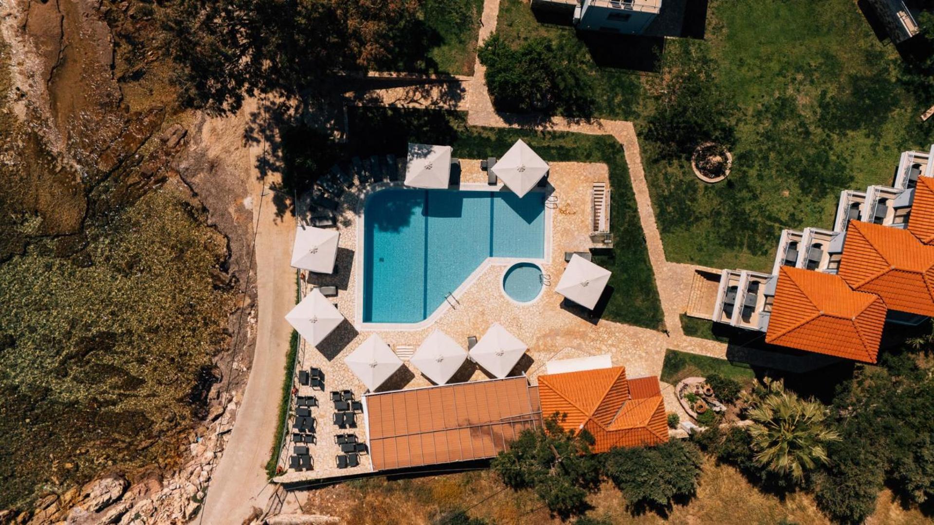 Blue Waves Luxury Suites By The Sea Plomari Eksteriør bilde
