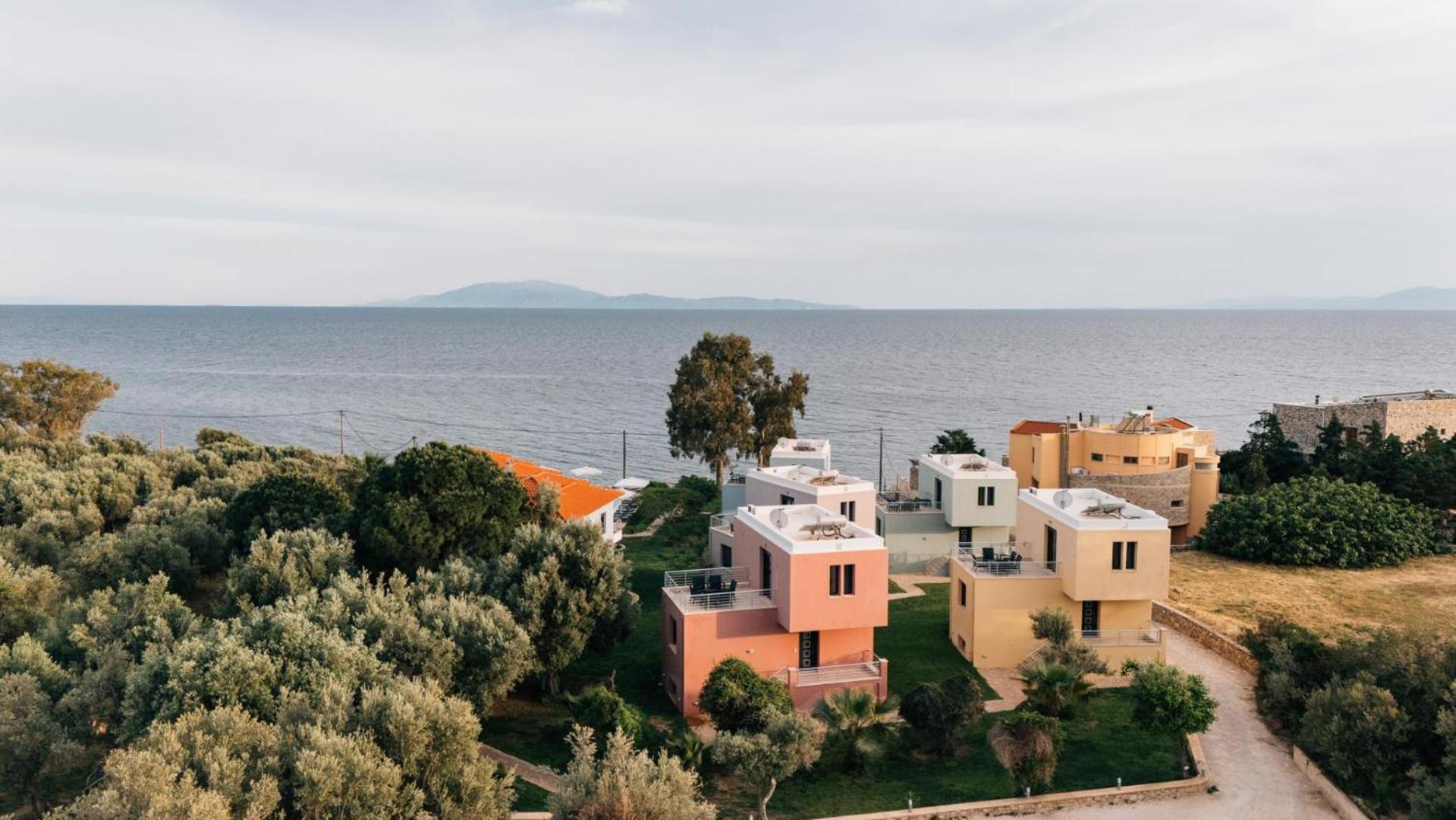 Blue Waves Luxury Suites By The Sea Plomari Eksteriør bilde