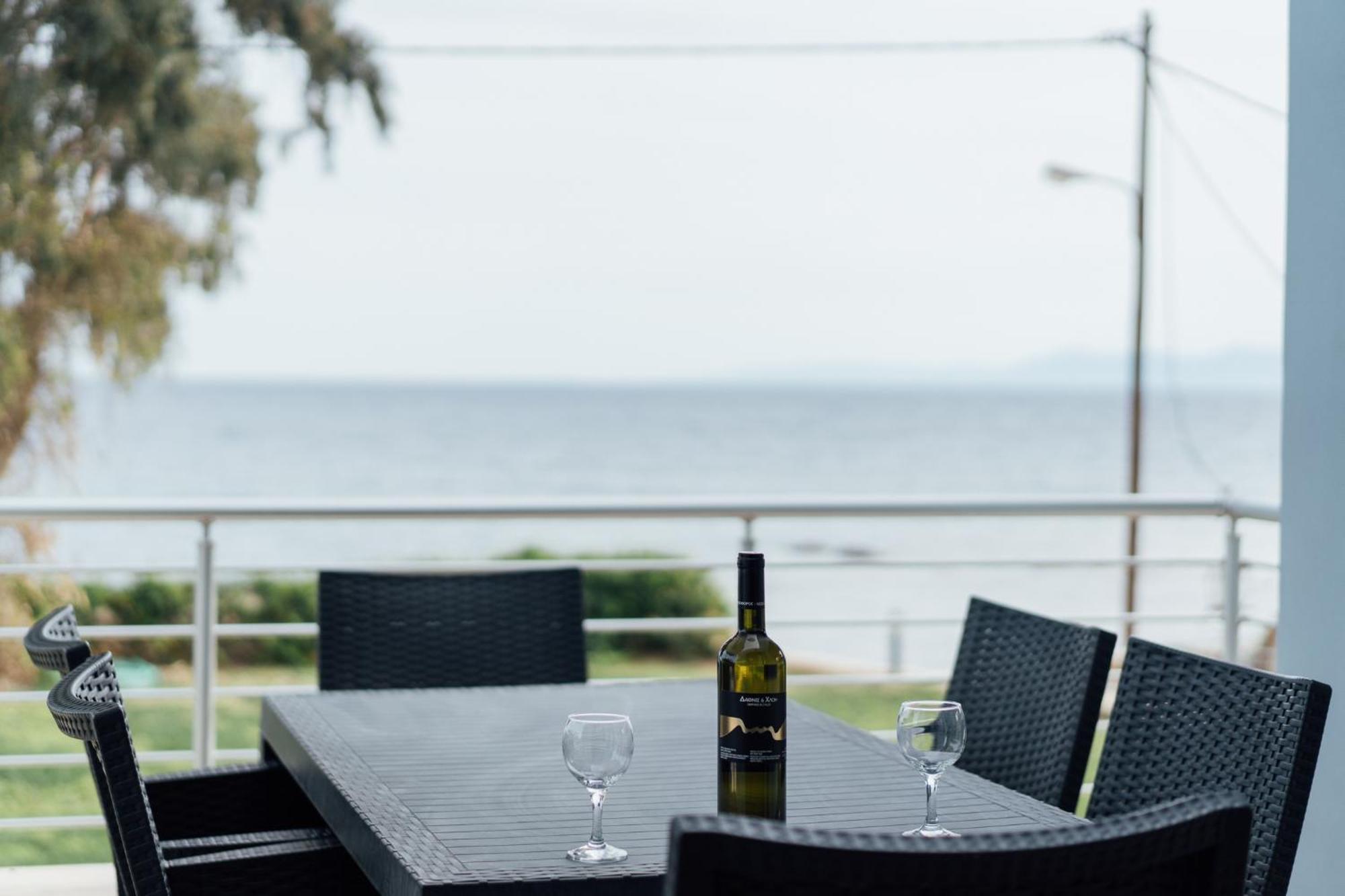 Blue Waves Luxury Suites By The Sea Plomari Eksteriør bilde