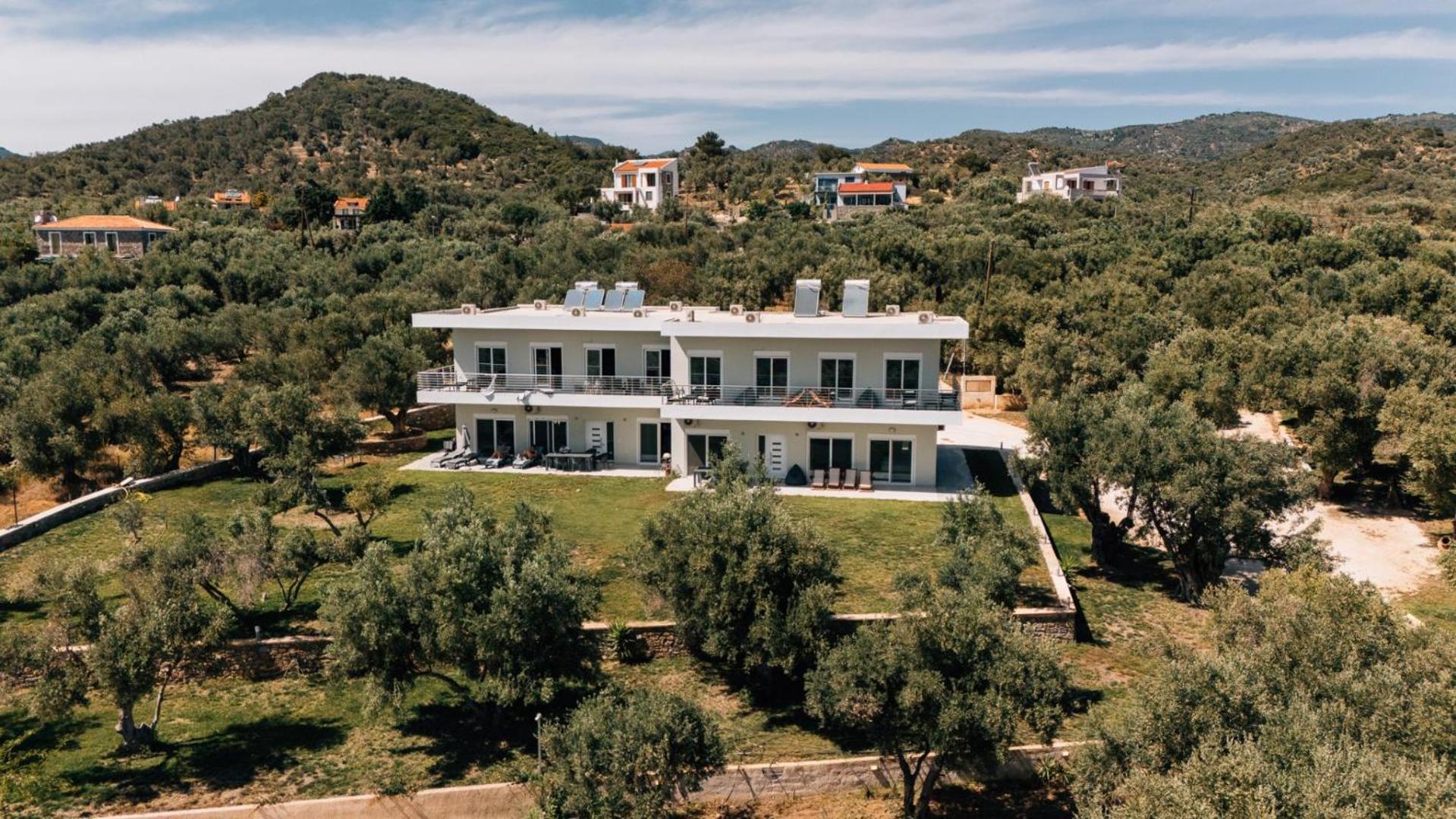 Blue Waves Luxury Suites By The Sea Plomari Eksteriør bilde